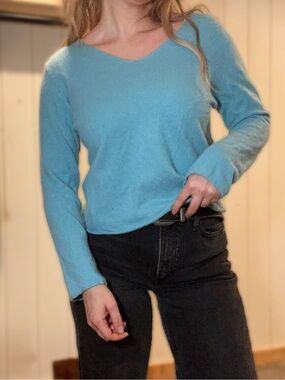 100% cashmere Garnet Hill V-neck size L